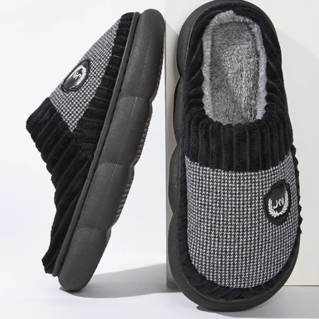 Pantufas de Inverno em Algodão Casualle Home na cor preto em fundo branco