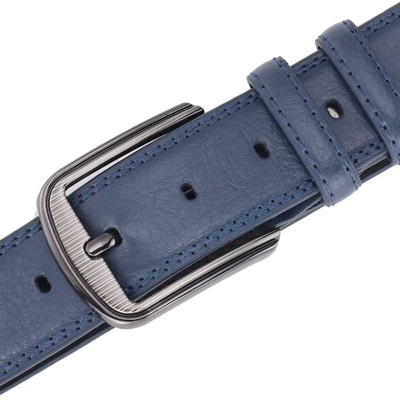 Ajuste da fivela do cinto masculino elegante