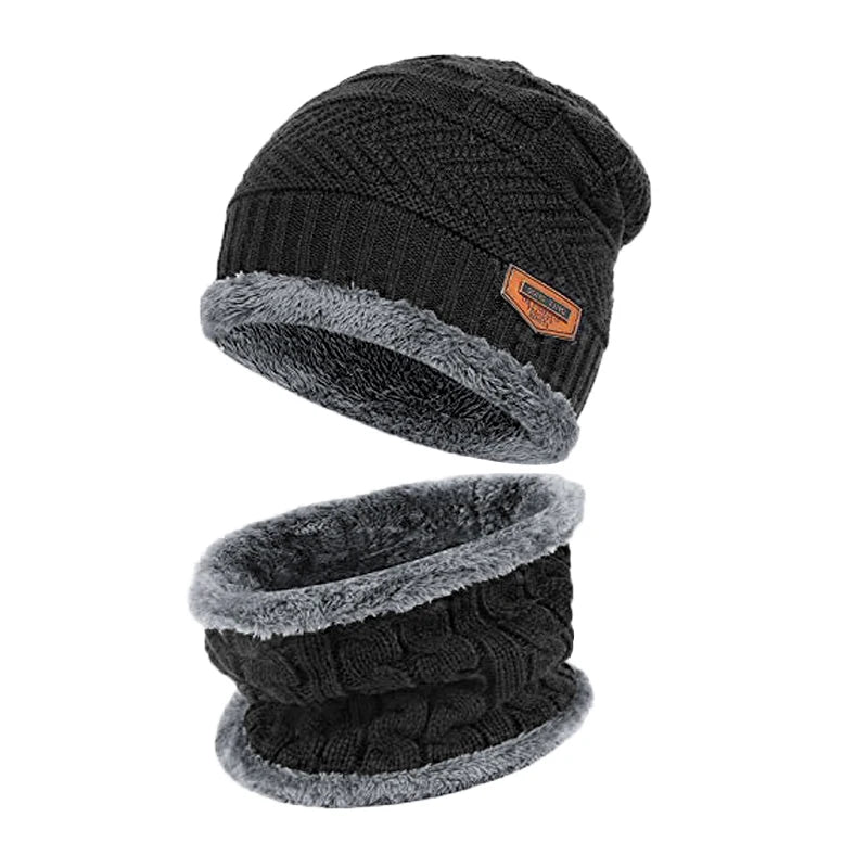Gorro Allegante em preto, vista frontal, detalhe em lã tricotada