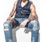 Cinto Medyla marrom drapeado sobre calça jeans