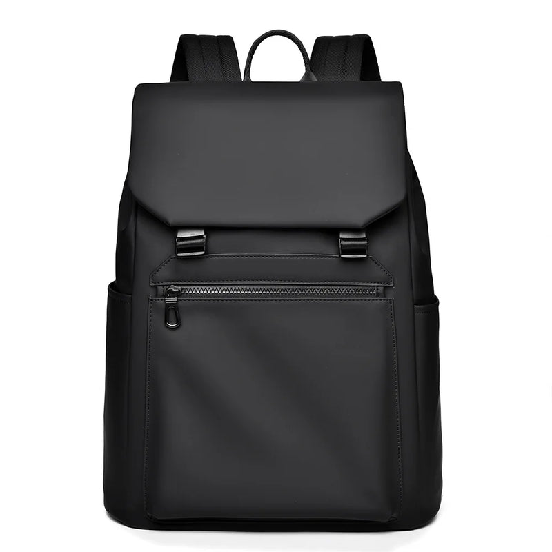 Mochila executiva impermeável em nylon preto vista de frente