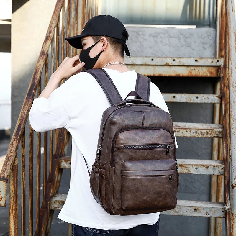 Mochila Masculina de Couro Legítimo com USB – Grande, Elegante e Funcional