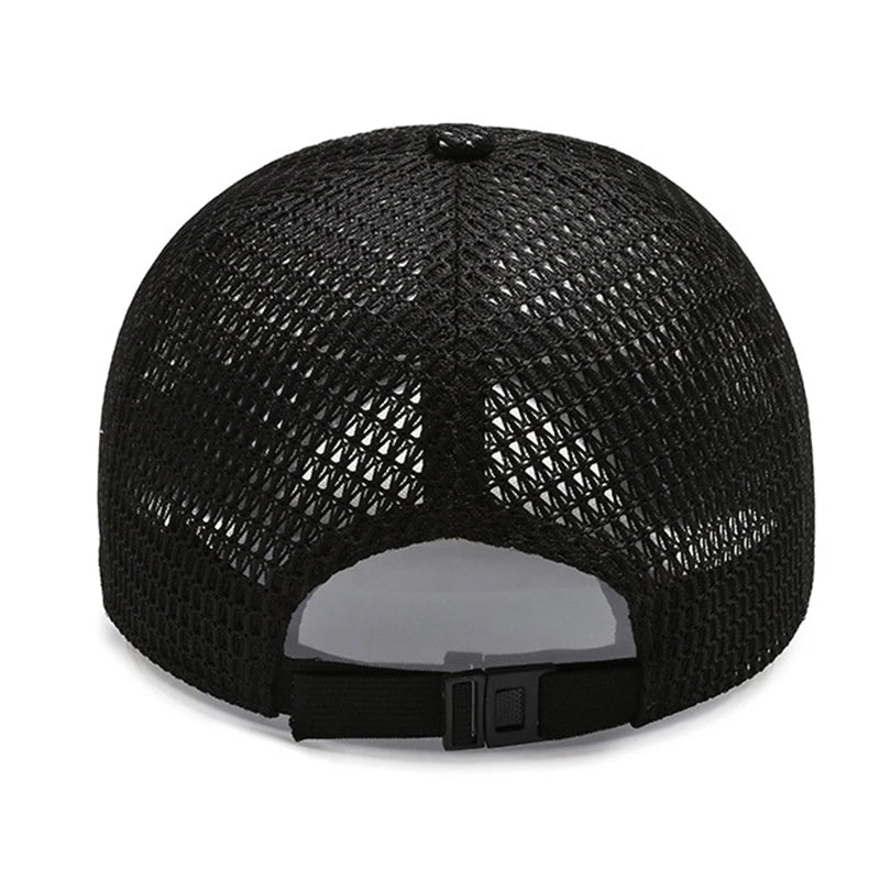 Detalhe do ajuste traseiro do boné