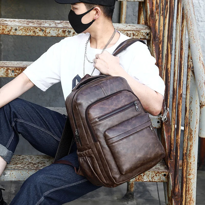 Mochila Masculina de Couro Legítimo com USB – Grande, Elegante e Funcional