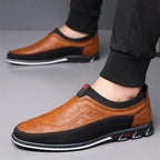 Mocassim Allegante Gentleman marrom claro com calça escura
