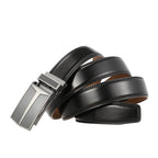 Vista de cima do cinto preto Casualle Silver II