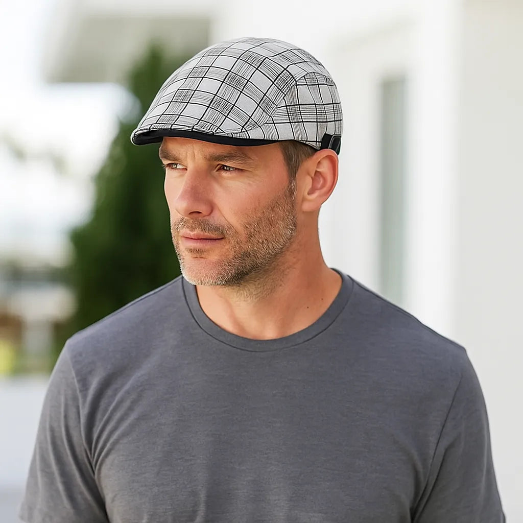 homem usando a boina xadrez nas cores preto e branco