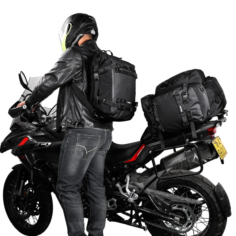 Mochila Alforge Casualle Outdoor para motocicletas em uso em moto