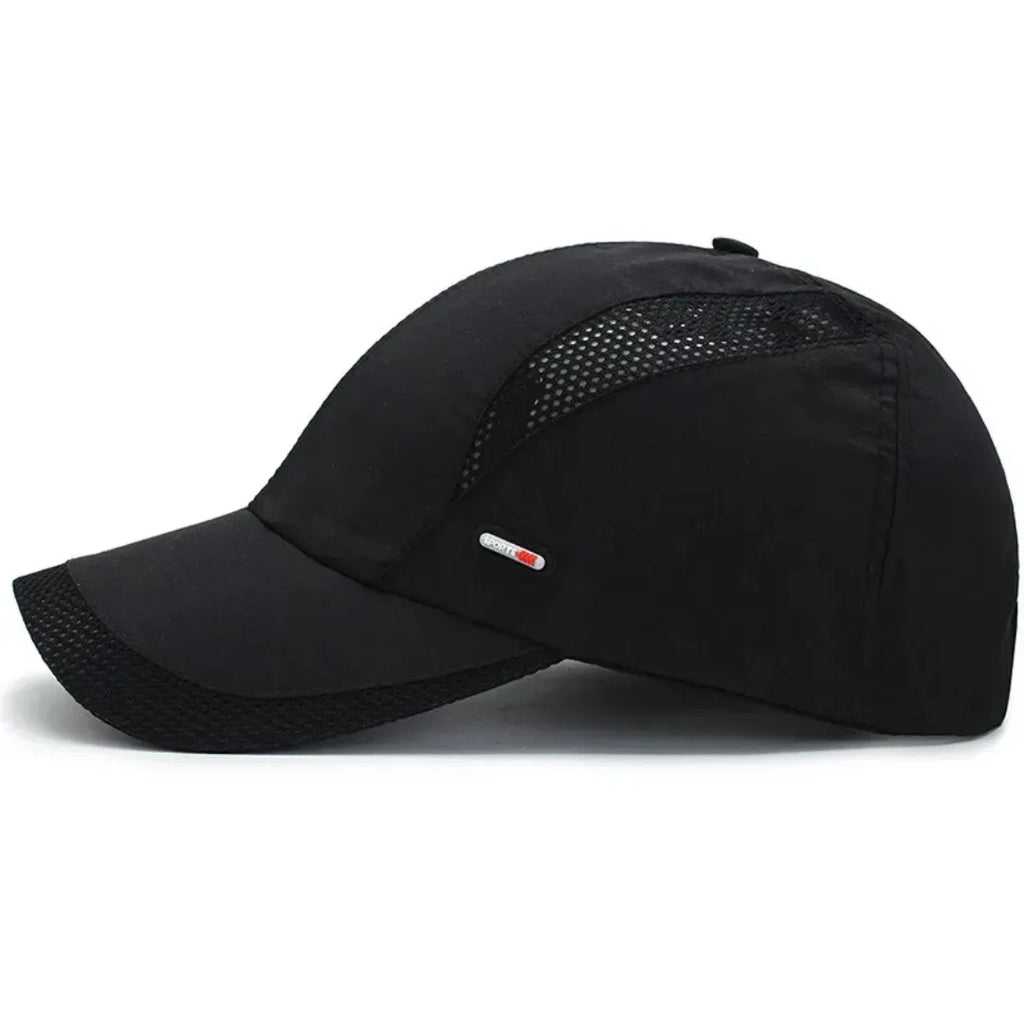 Boné DryFit com Proteção Solar UV50+ Casualle Sport em vista lateral, na cor preto