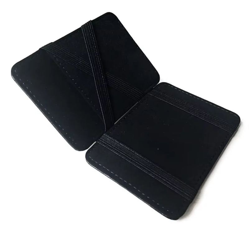Carteira Slim Porta Cartões Casualle na cor preta com detalhe para os elásticos internos de segurança