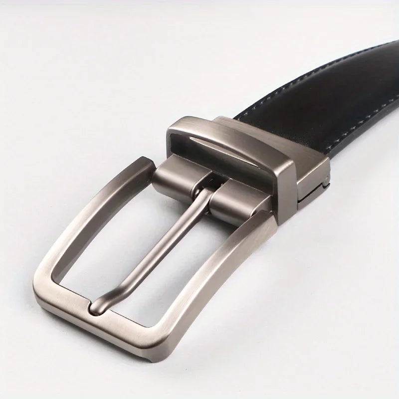 cinto allegante dupla face, detalhe da fivela metálica