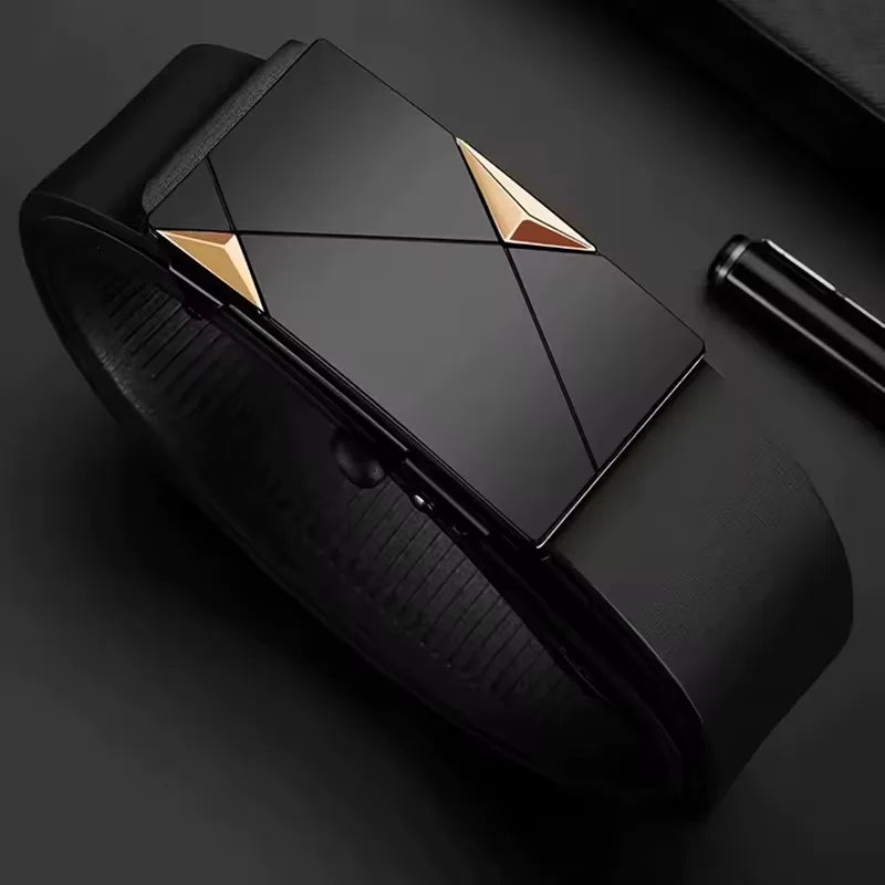 Cinto Masculino de Couro Fivela Automática com fivela com detalhe dourado