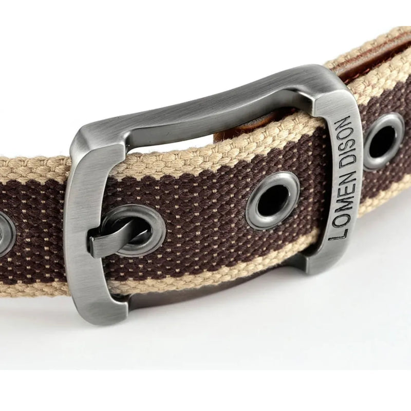 Cinto Casualle Belt, destacando a textura da lona e a fivela metálica