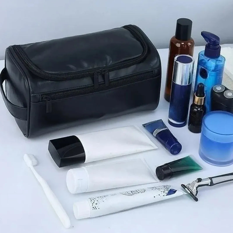 necessaire basicalle go em ambiente semelhante a banheiro, com diversos itens de higiene