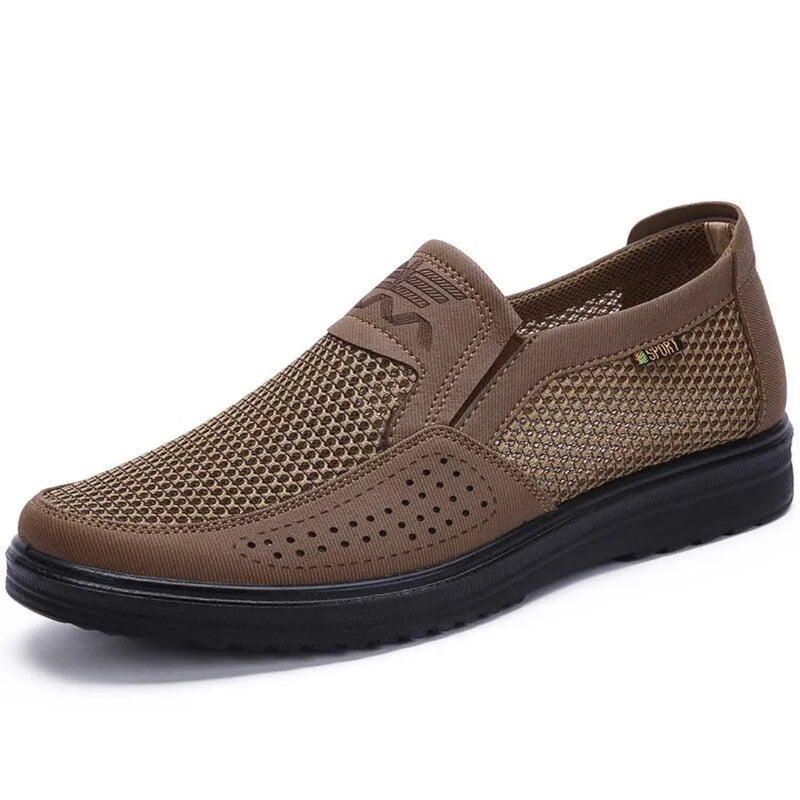 sapato masculino anatomico allegante comfort na cor marrom com fundo branco com destaque para a sola em borracha vulcanizada